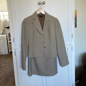 Beige pleated Isabella DeMarco suit jacket and skirt size 2